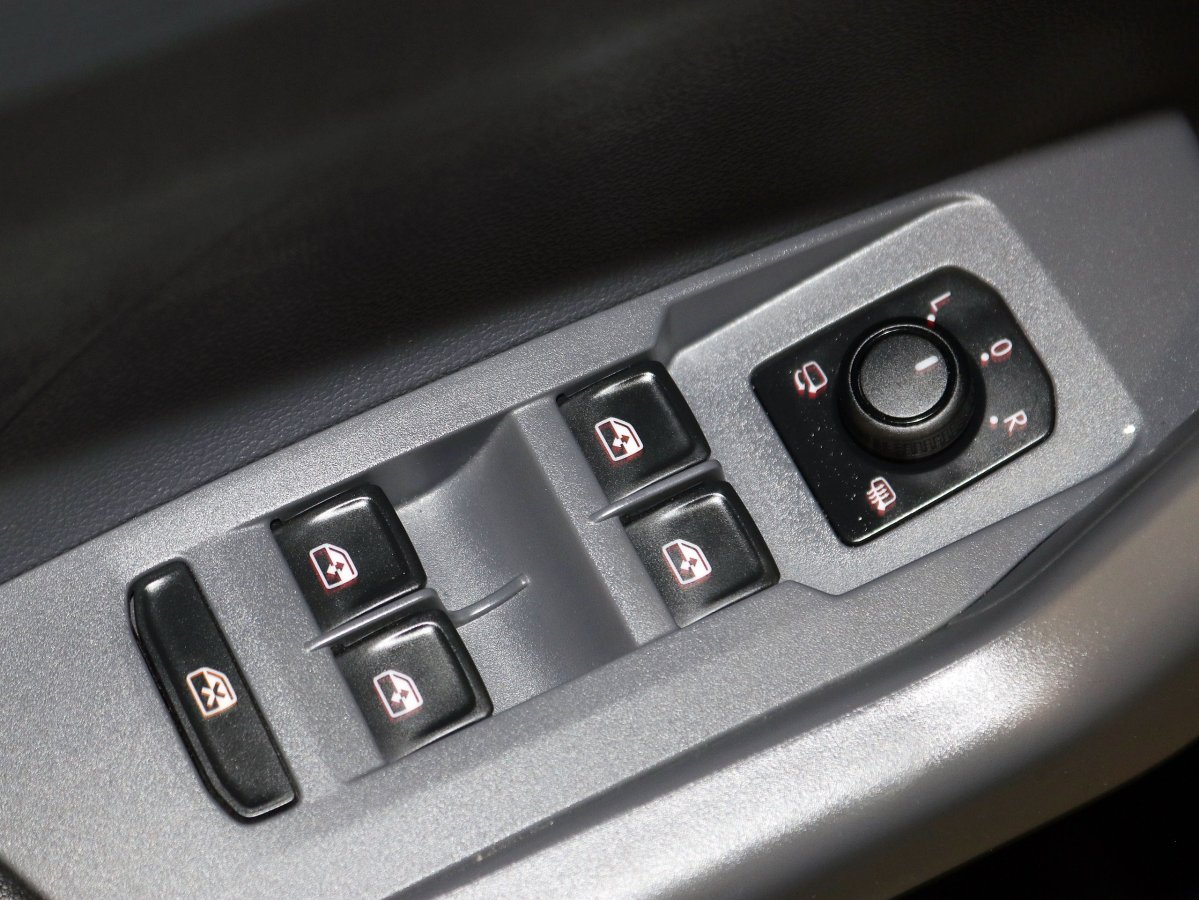 Foto Volkswagen T-Cross 34
