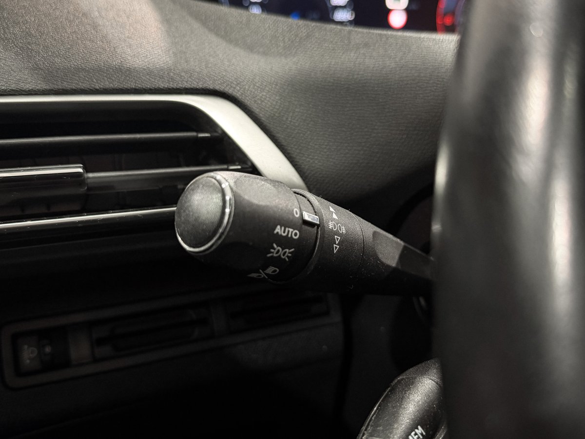 Foto Peugeot 5008 24