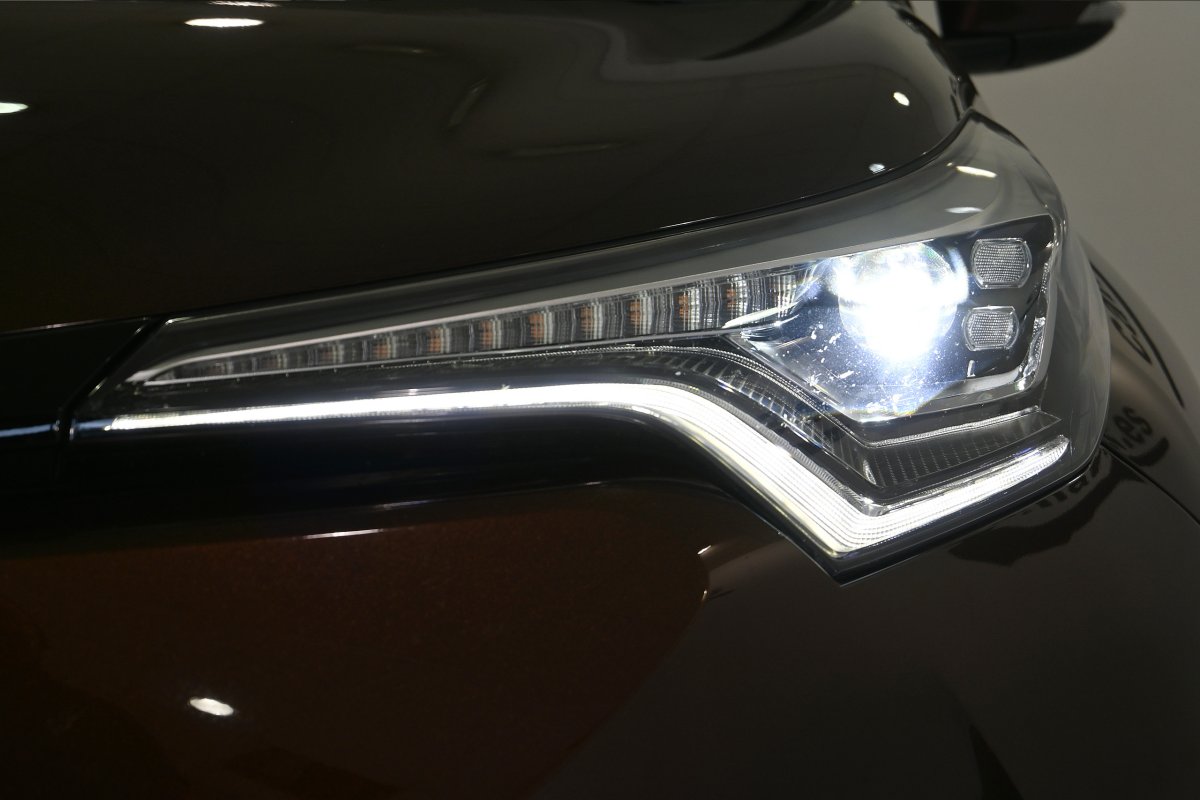 Foto Toyota C-HR 13