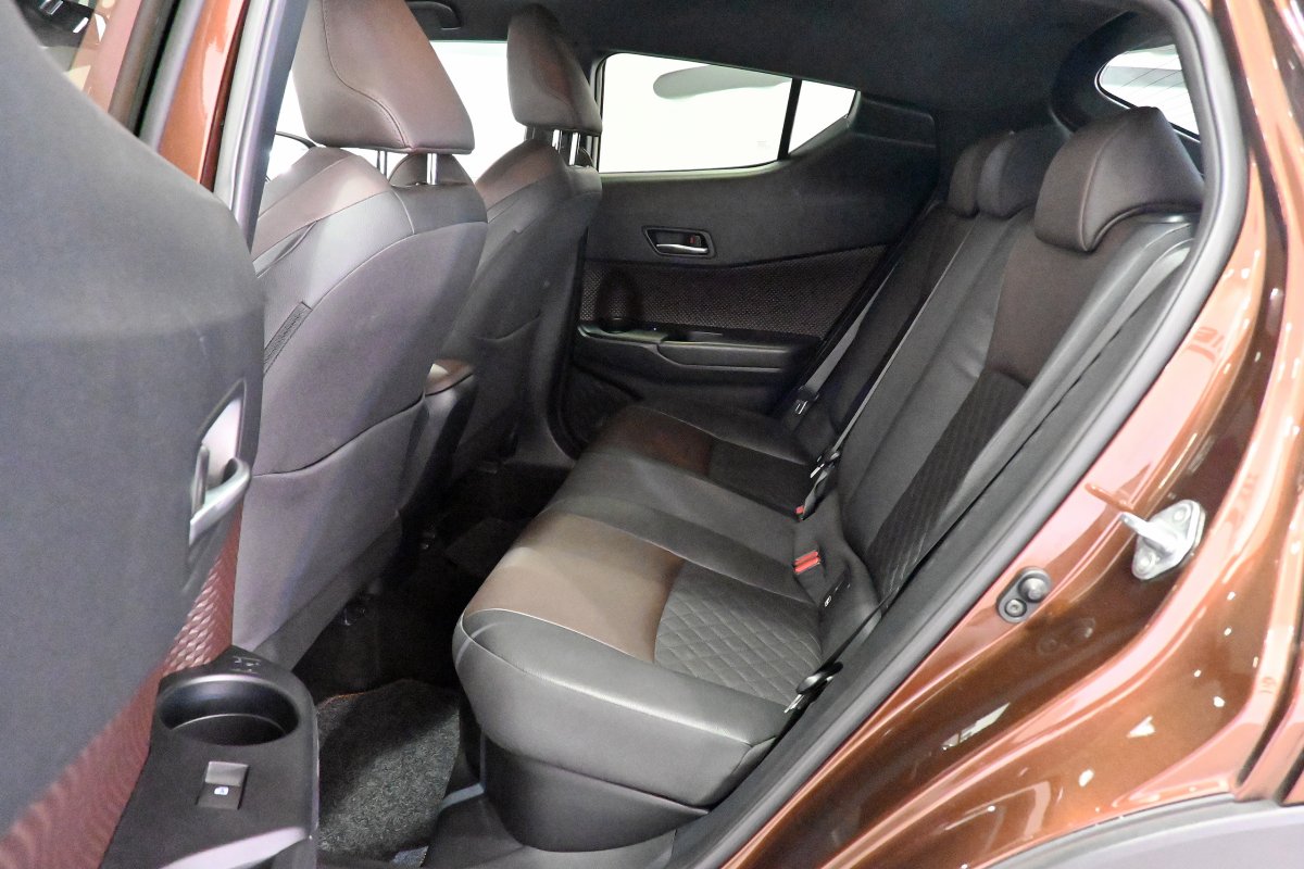 Foto Toyota C-HR 15