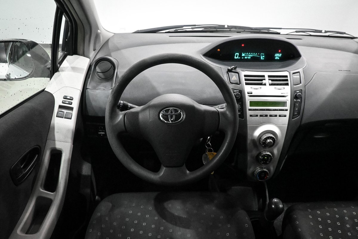 Foto Toyota Yaris 17