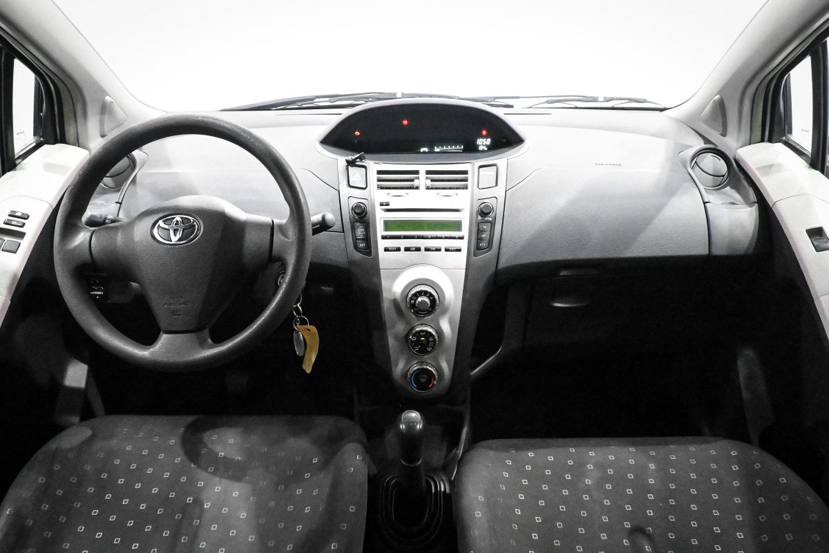 Foto Toyota Yaris 16