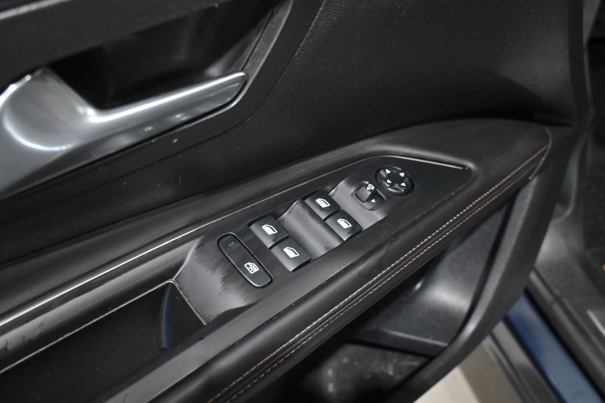 Foto Peugeot 5008 GT 31
