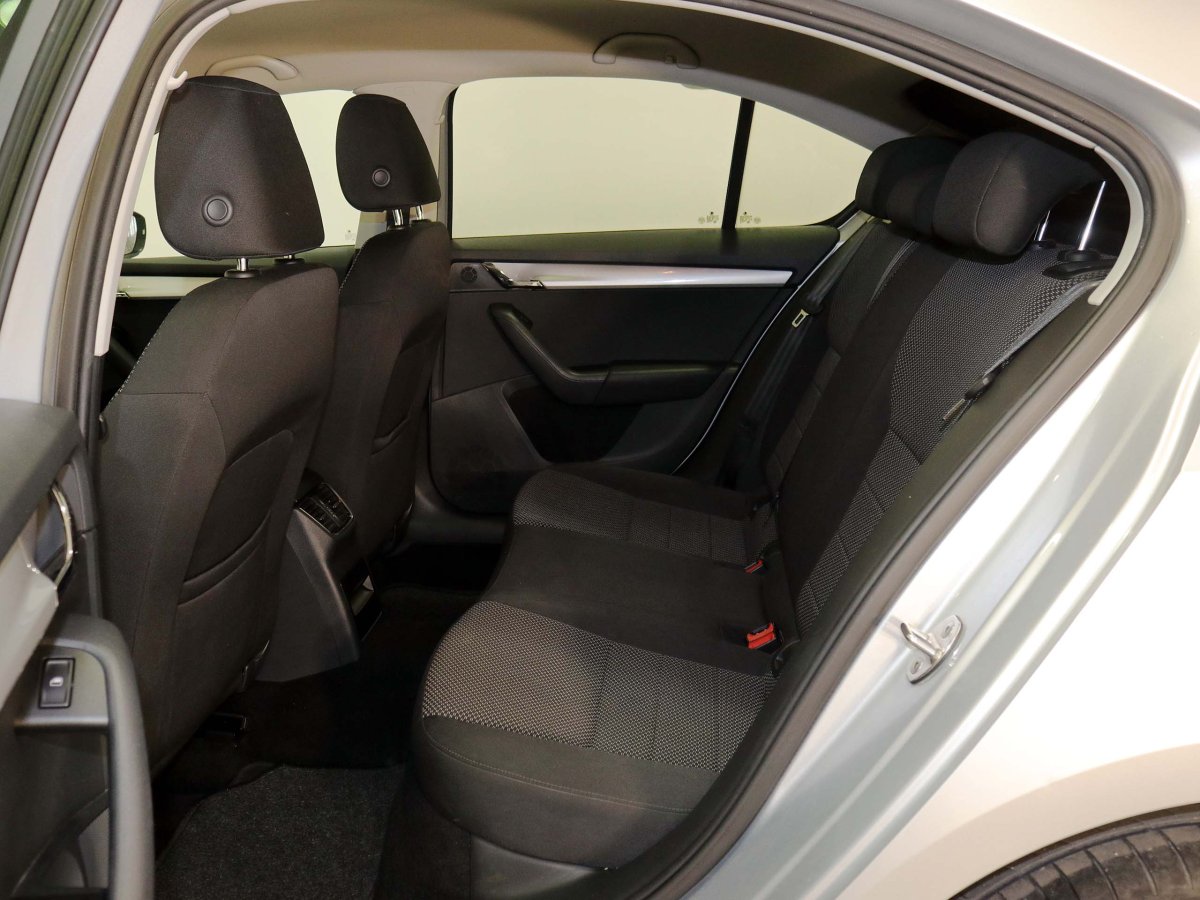 Foto Skoda Octavia 15