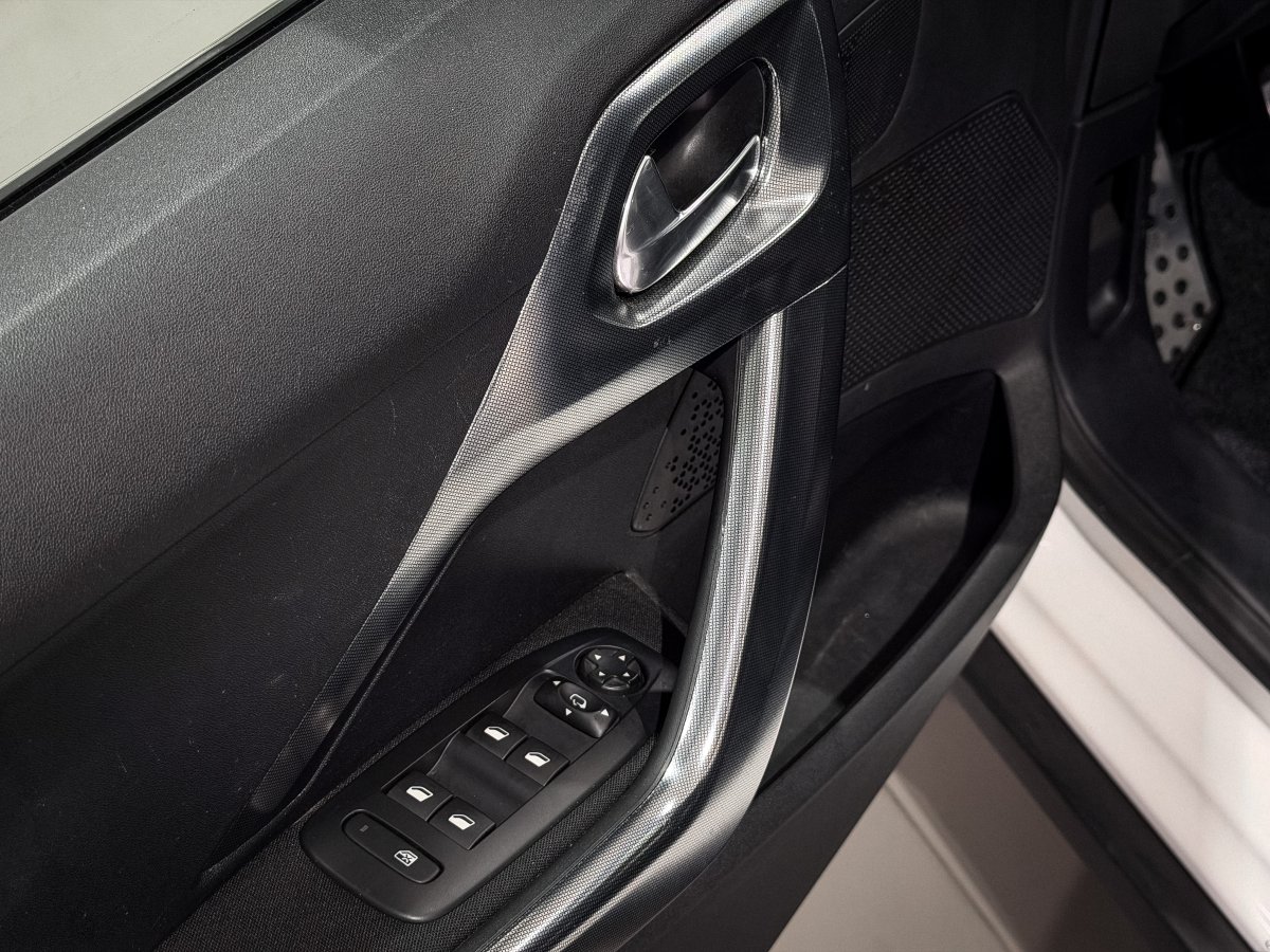 Foto Peugeot 2008 21