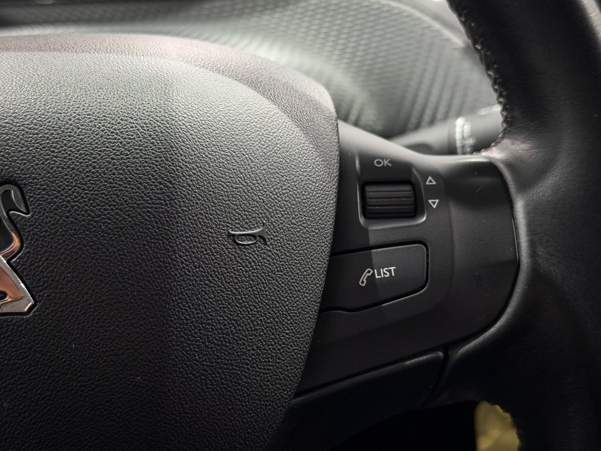 Foto Peugeot 2008 16