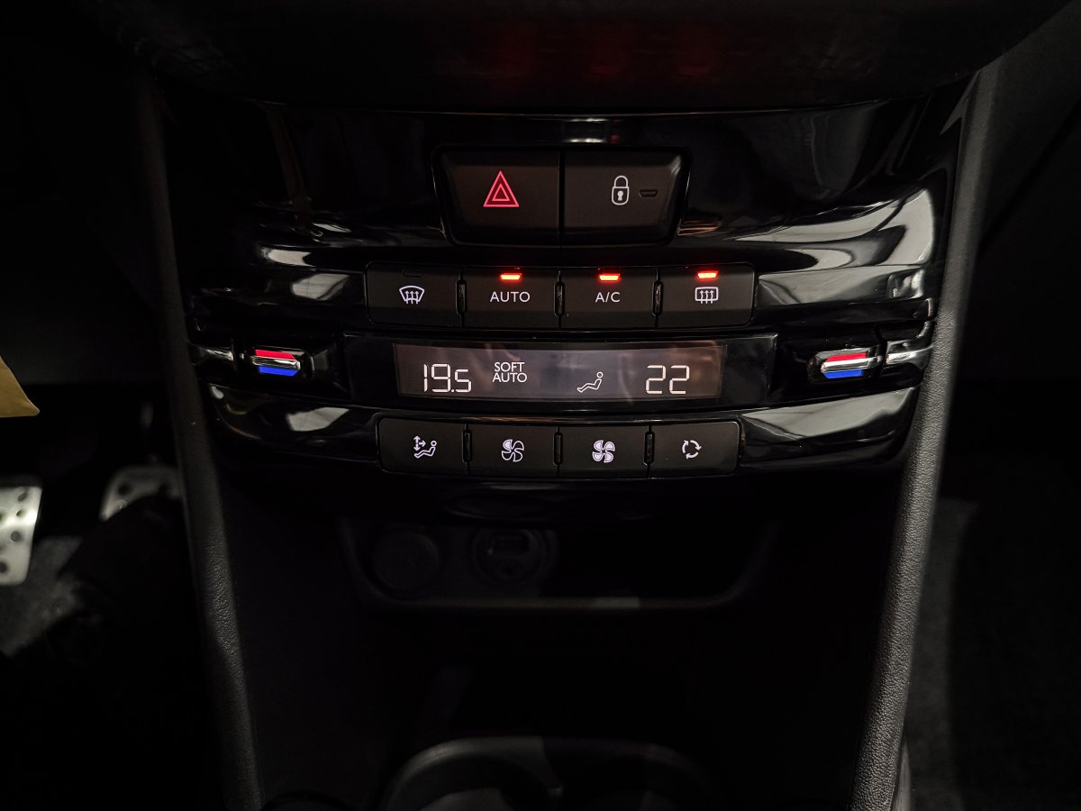 Foto Peugeot 2008 14