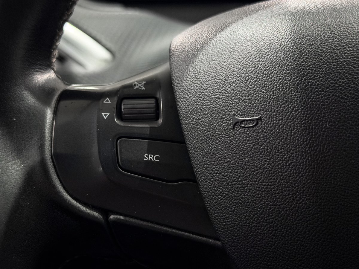 Foto Peugeot 2008 15