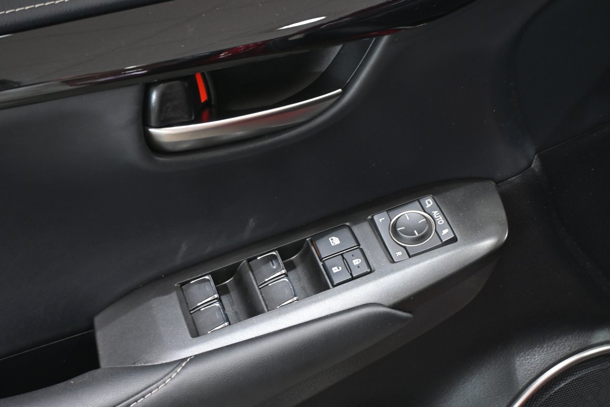 Foto Lexus NX 33