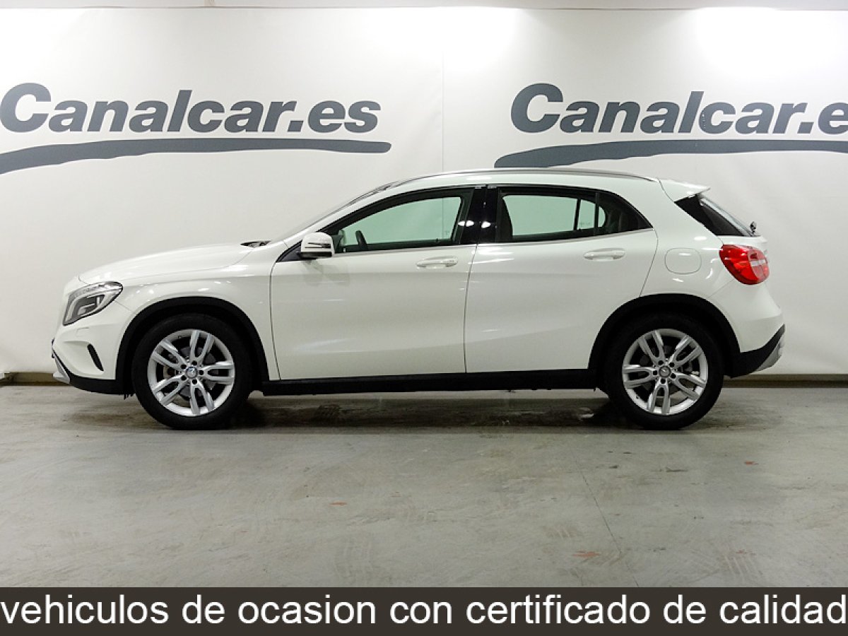 Foto Mercedes-Benz GLA 200 10