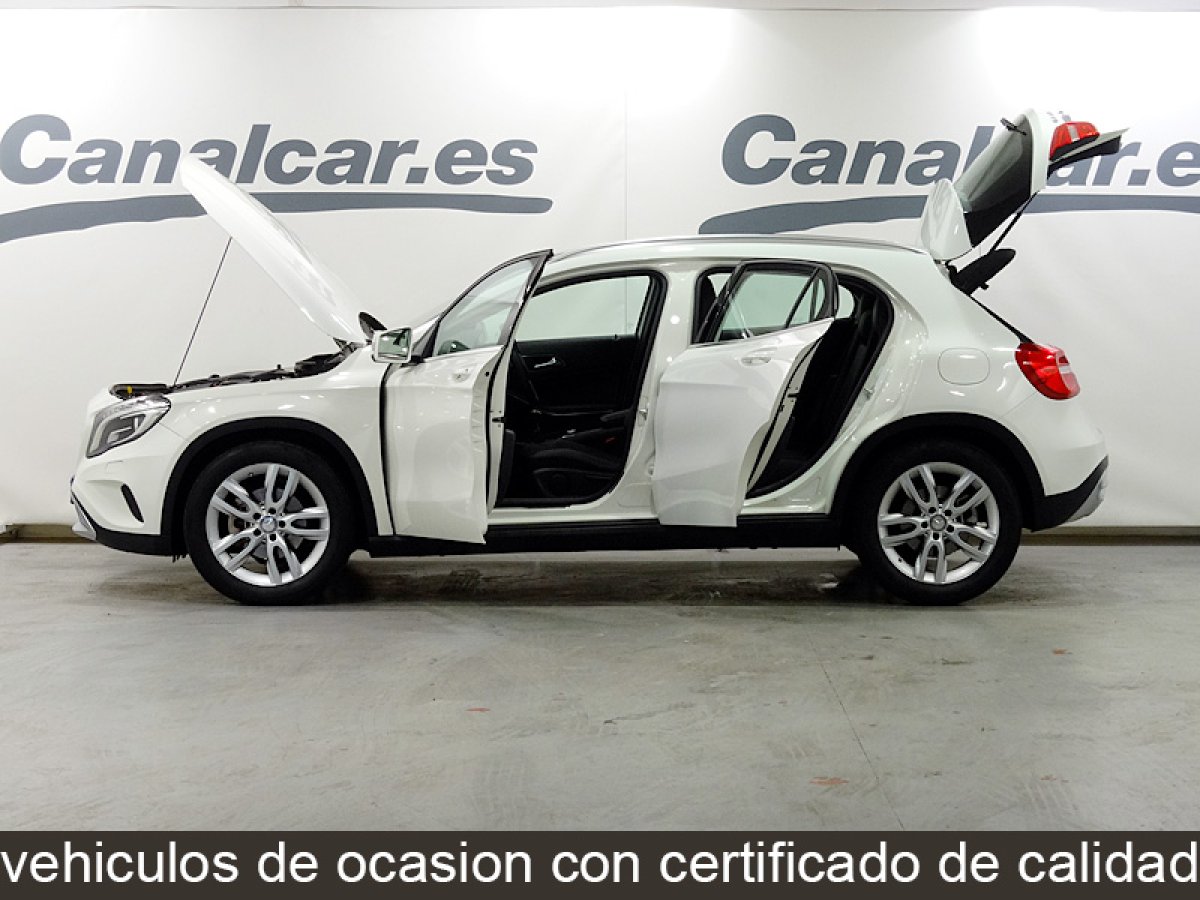 Foto Mercedes-Benz GLA 200 11