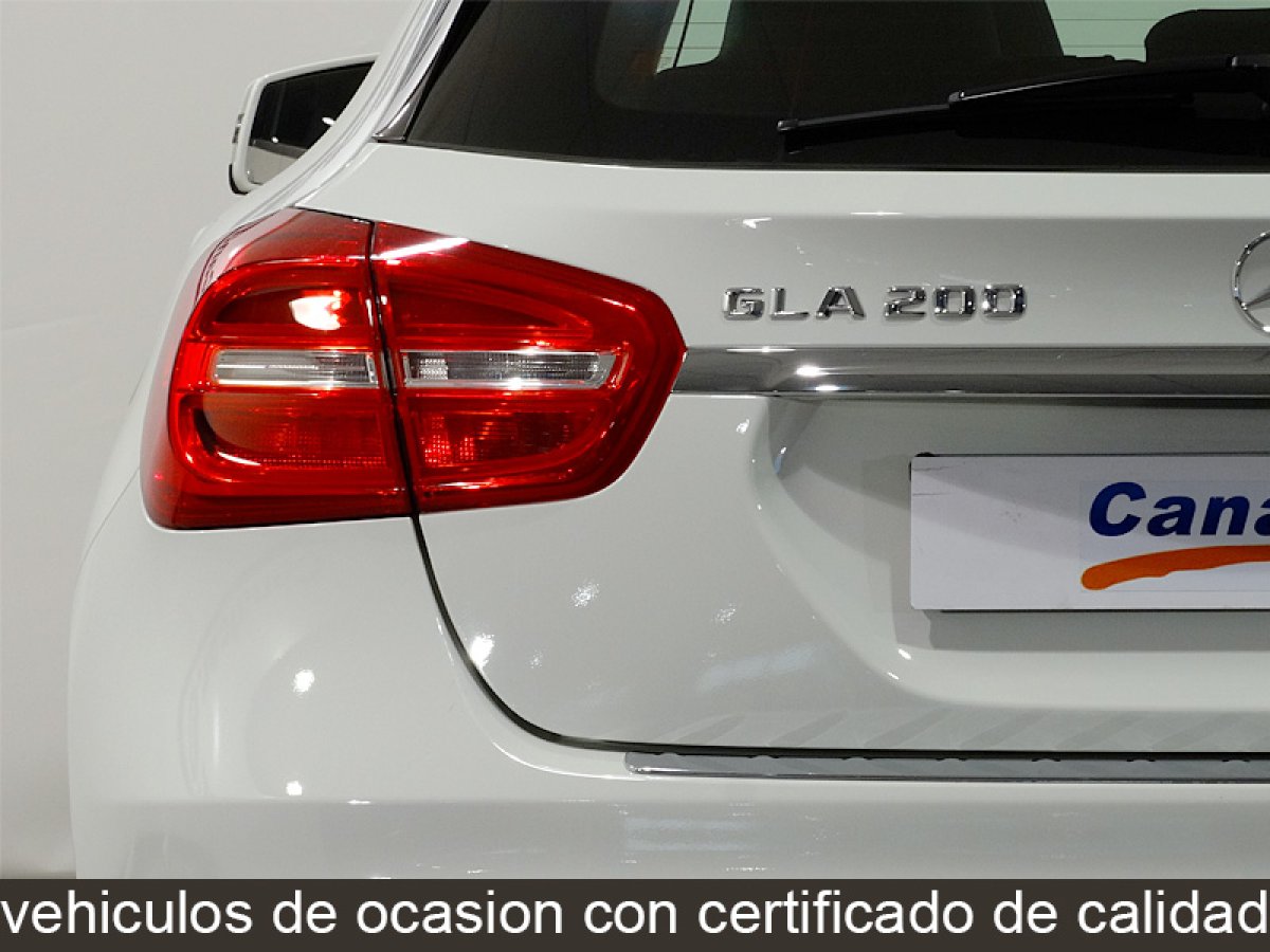 Foto Mercedes-Benz GLA 200 14