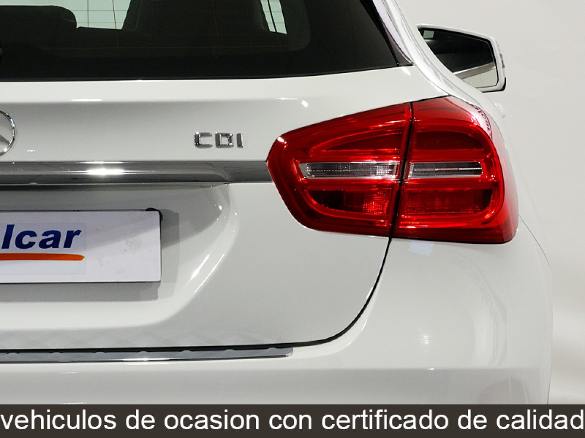 Foto Mercedes-Benz GLA 200 15