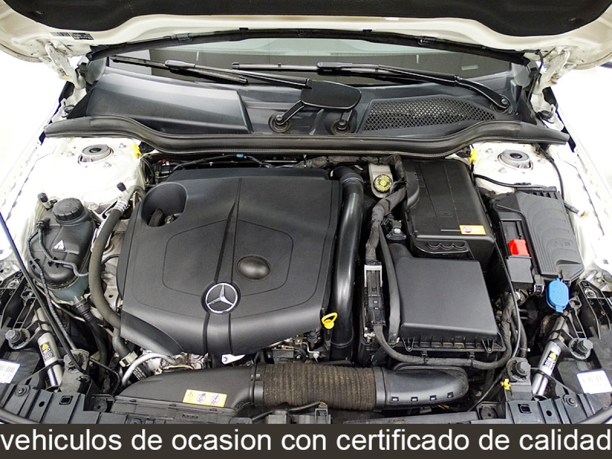 Foto Mercedes-Benz GLA 200 16