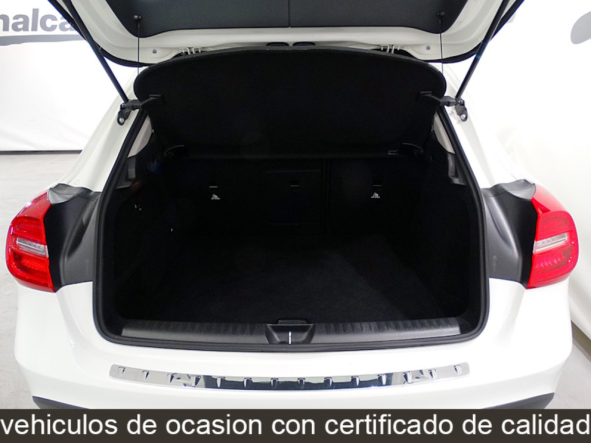 Foto Mercedes-Benz GLA 200 17
