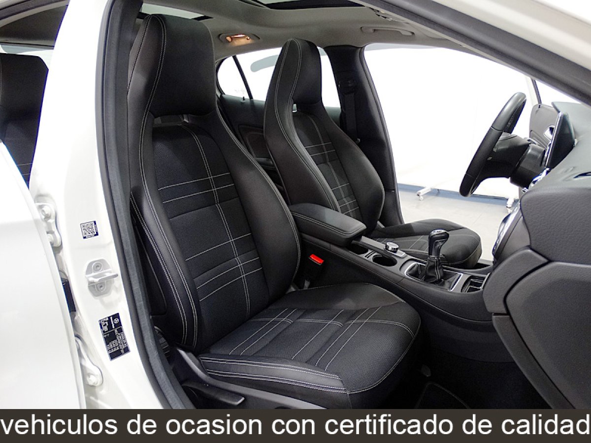 Foto Mercedes-Benz GLA 200 21