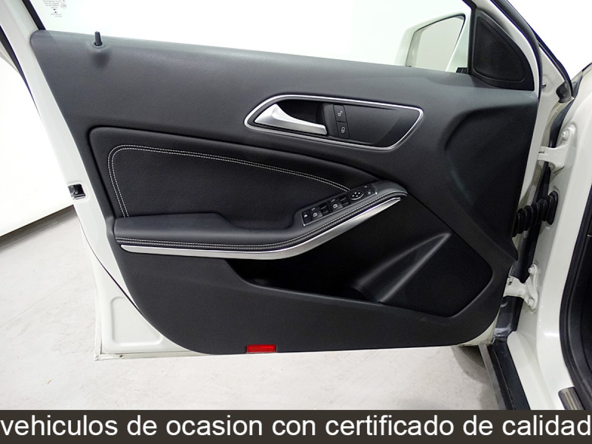 Foto Mercedes-Benz GLA 200 23