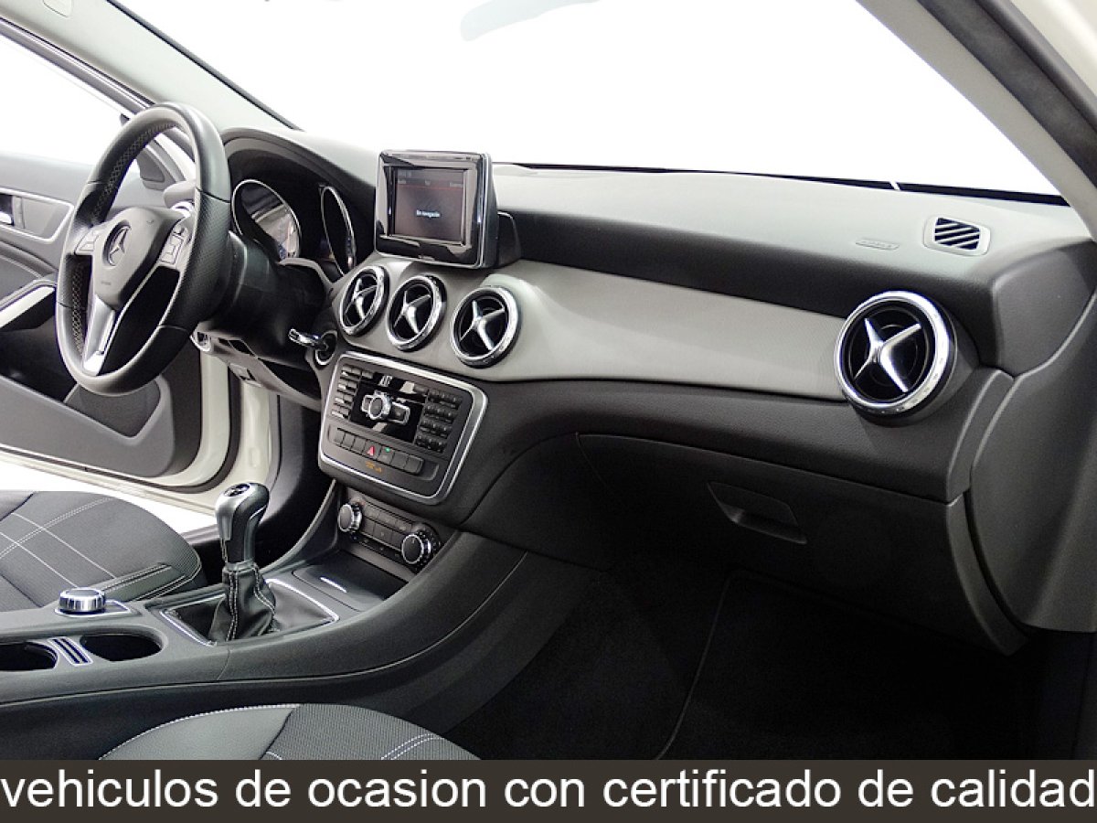 Foto Mercedes-Benz GLA 200 24