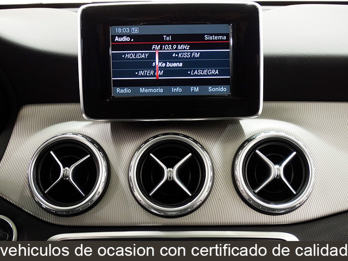 Foto Mercedes-Benz GLA 200 26
