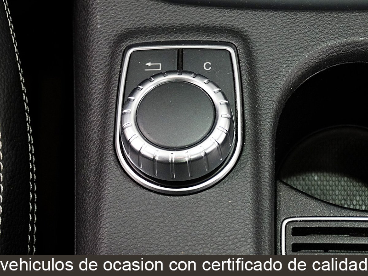 Foto Mercedes-Benz GLA 200 30