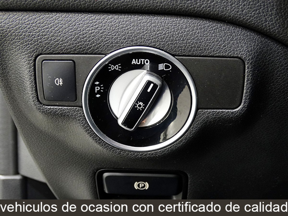 Foto Mercedes-Benz GLA 200 31