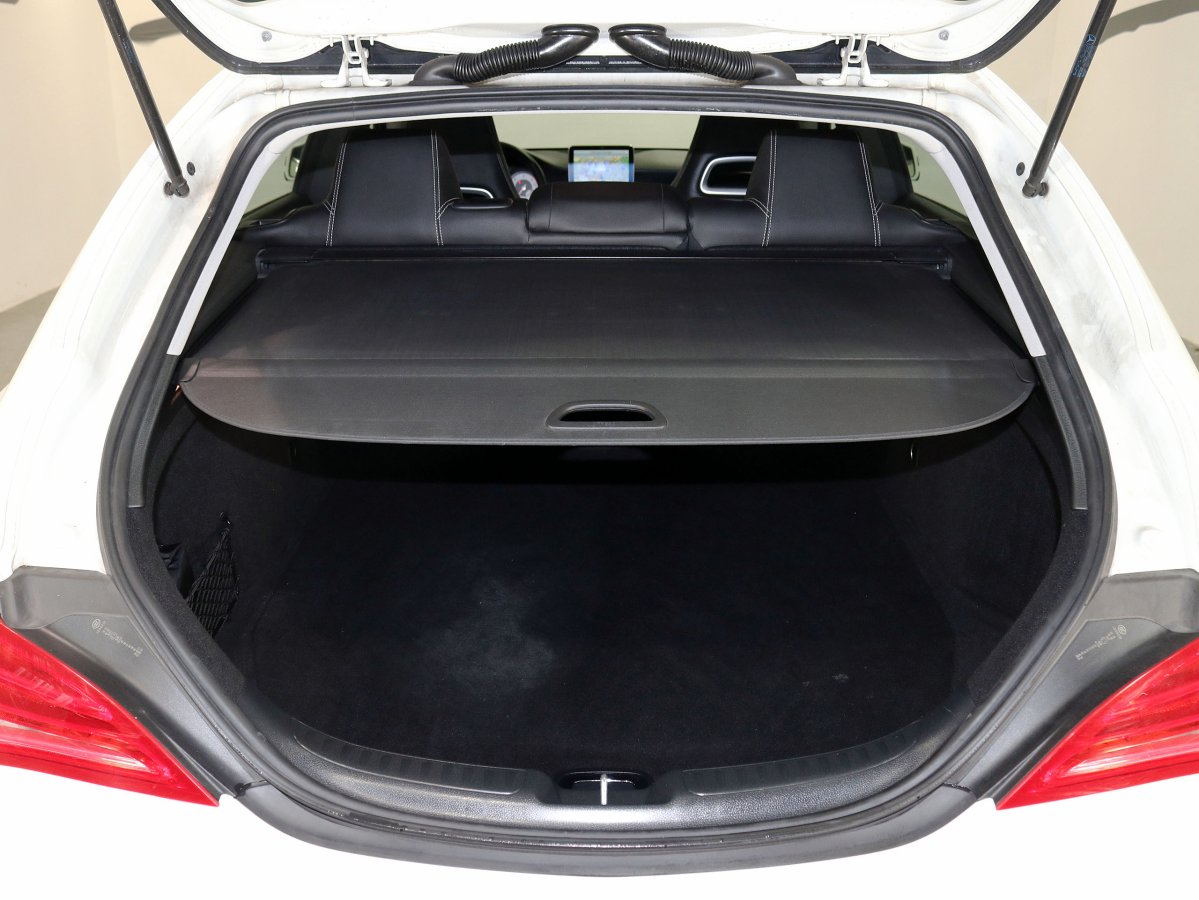 Foto Mercedes-Benz CLA 200 8