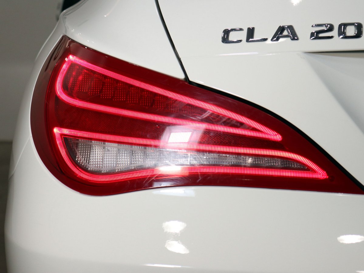 Foto Mercedes-Benz CLA 200 9