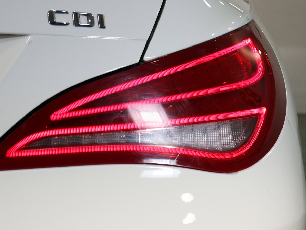 Foto Mercedes-Benz CLA 200 10