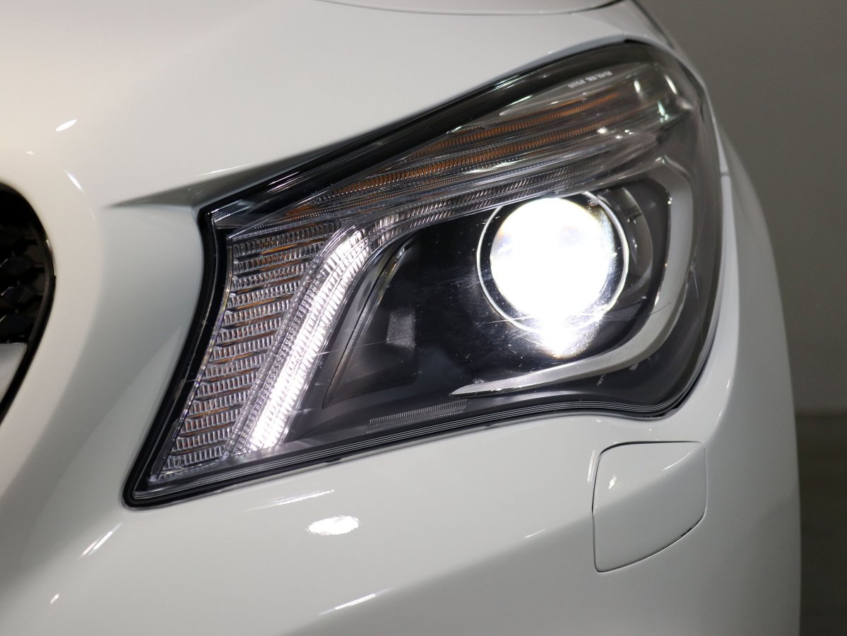 Foto Mercedes-Benz CLA 200 12