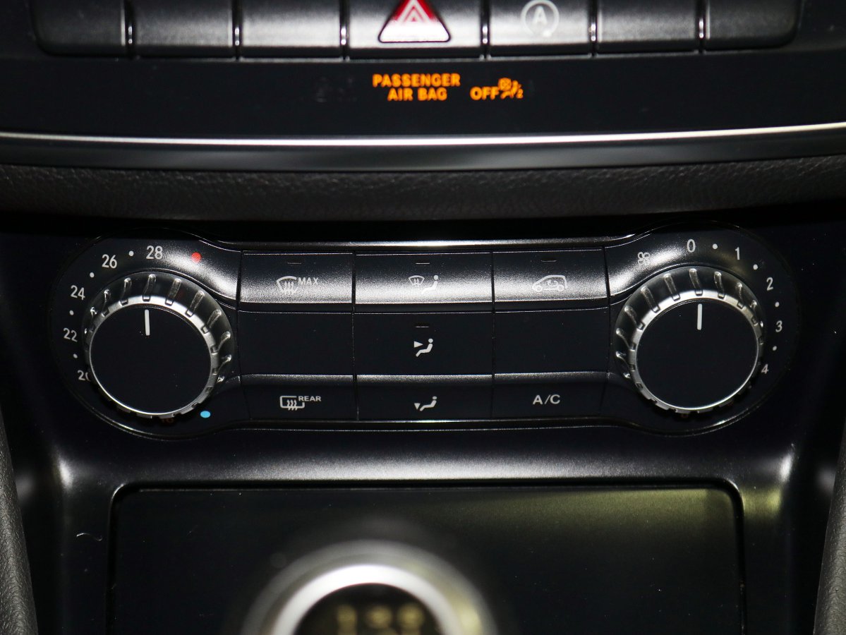 Foto Mercedes-Benz CLA 200 24
