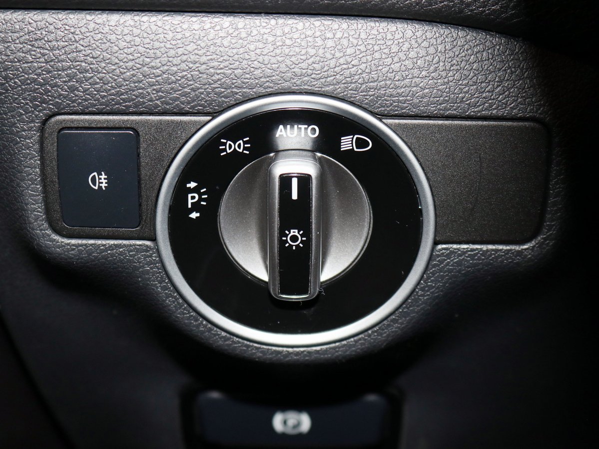 Foto Mercedes-Benz CLA 200 28