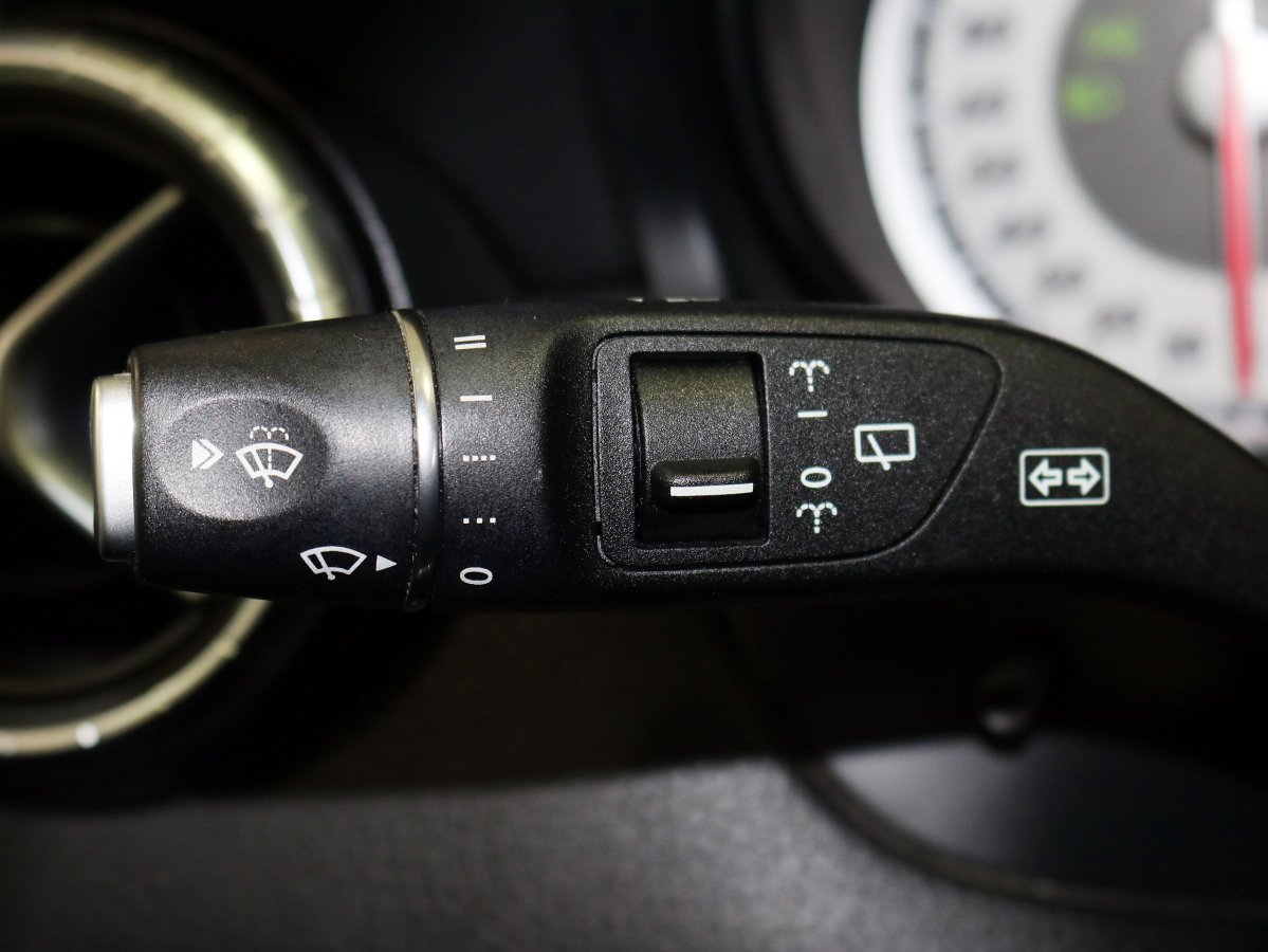 Foto Mercedes-Benz CLA 200 29