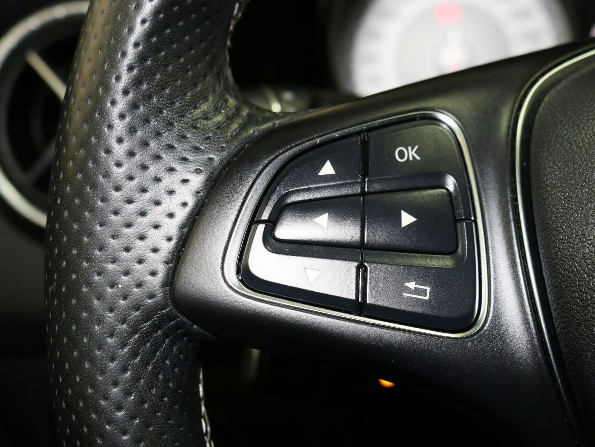 Foto Mercedes-Benz CLA 200 31
