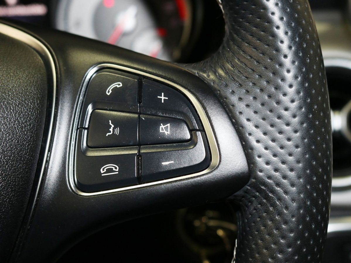 Foto Mercedes-Benz CLA 200 32