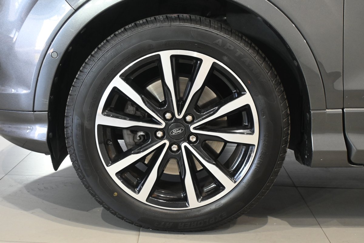 Foto Ford Kuga 28