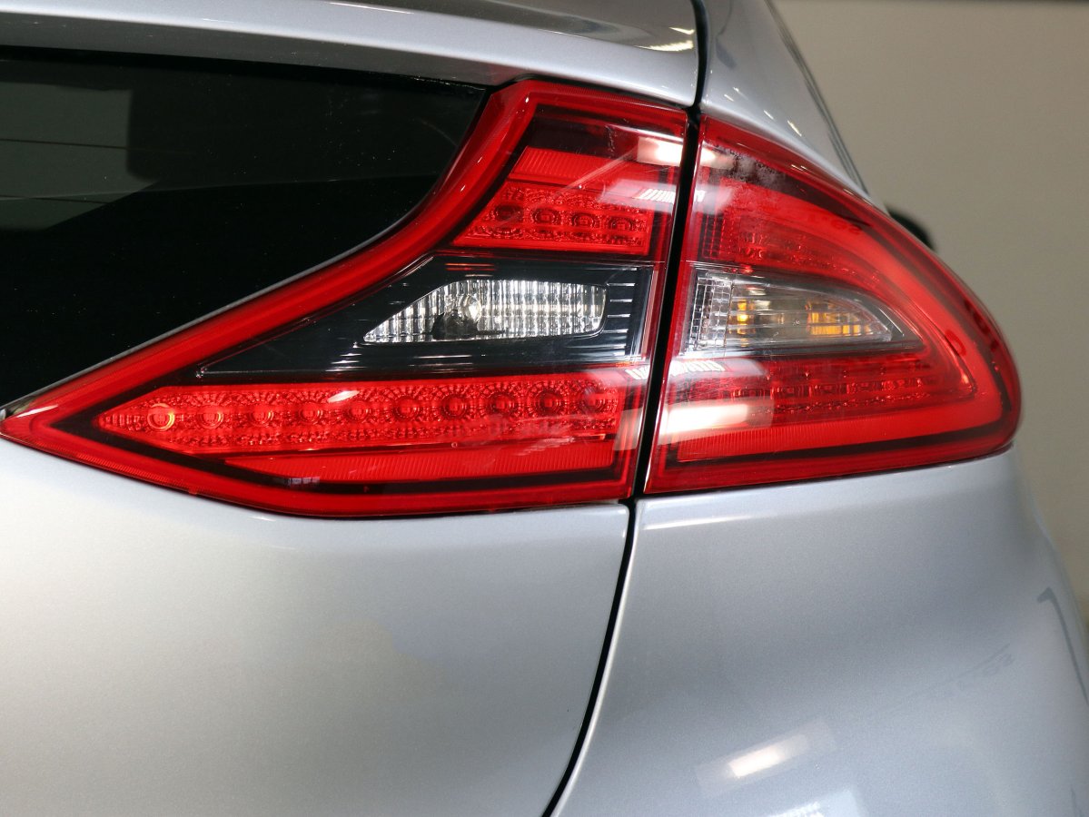 Foto Hyundai Ioniq 11