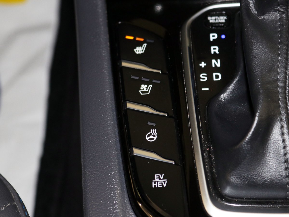 Foto Hyundai Ioniq 32