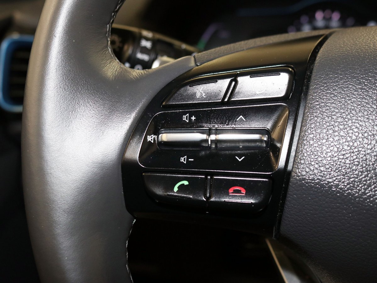Foto Hyundai Ioniq 42