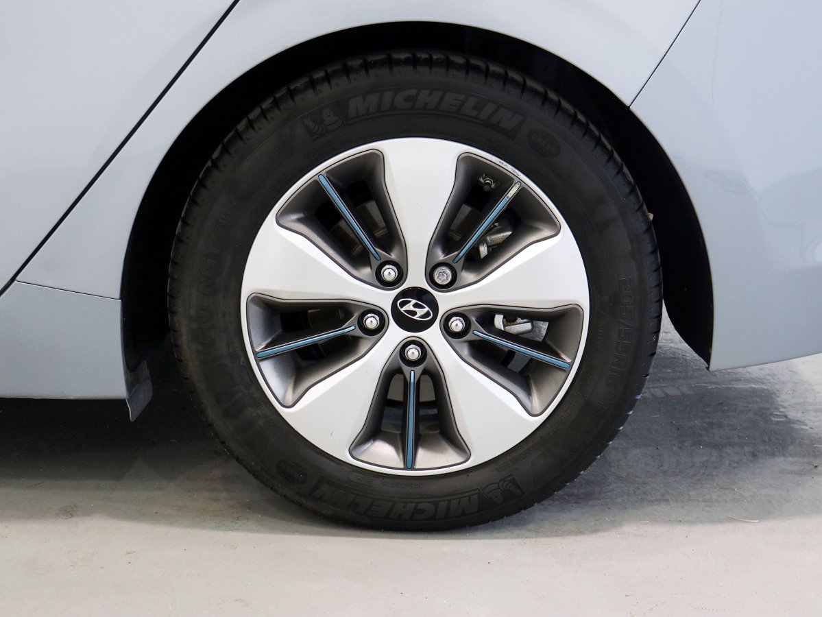 Foto Hyundai Ioniq 49