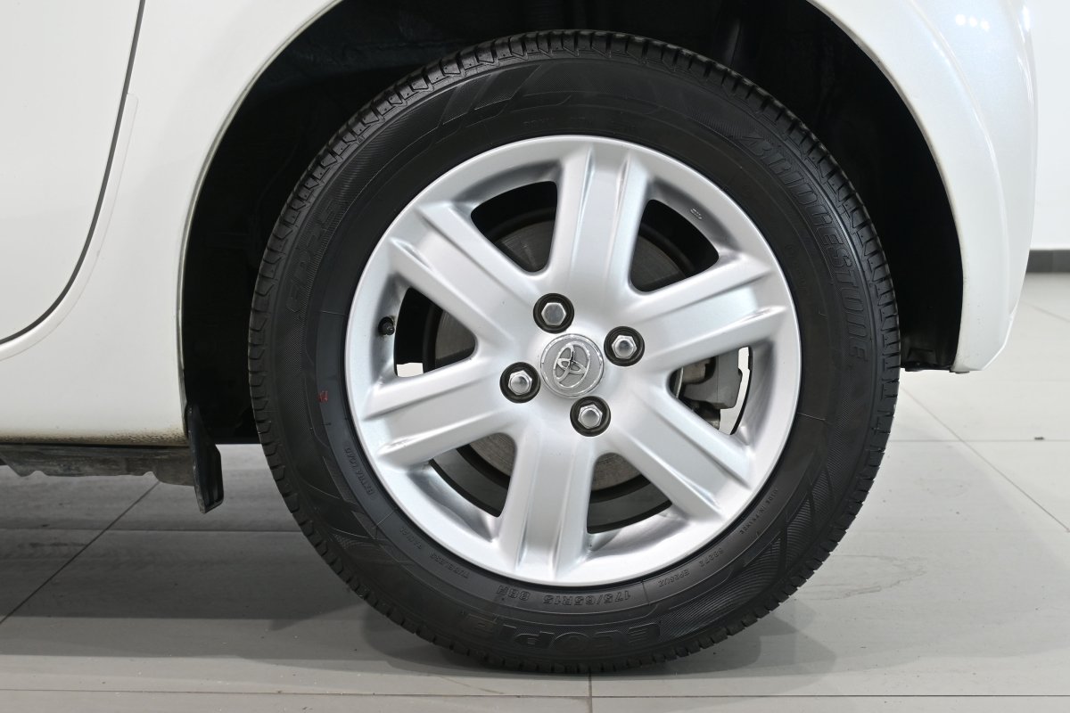 Foto Toyota iQ 26