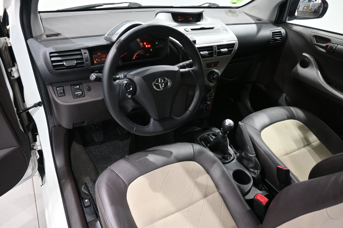 Foto Toyota iQ 9