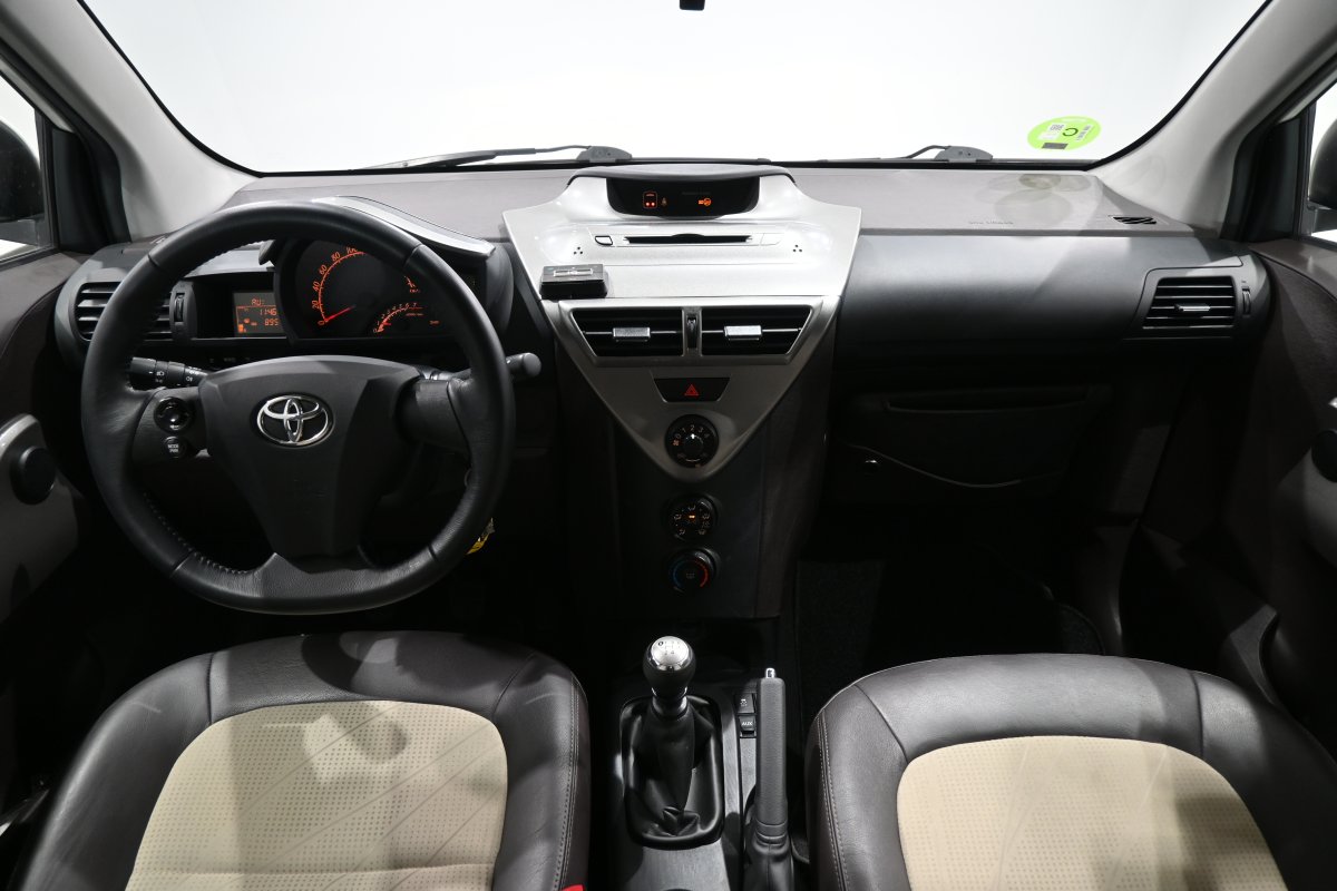 Foto Toyota iQ 16