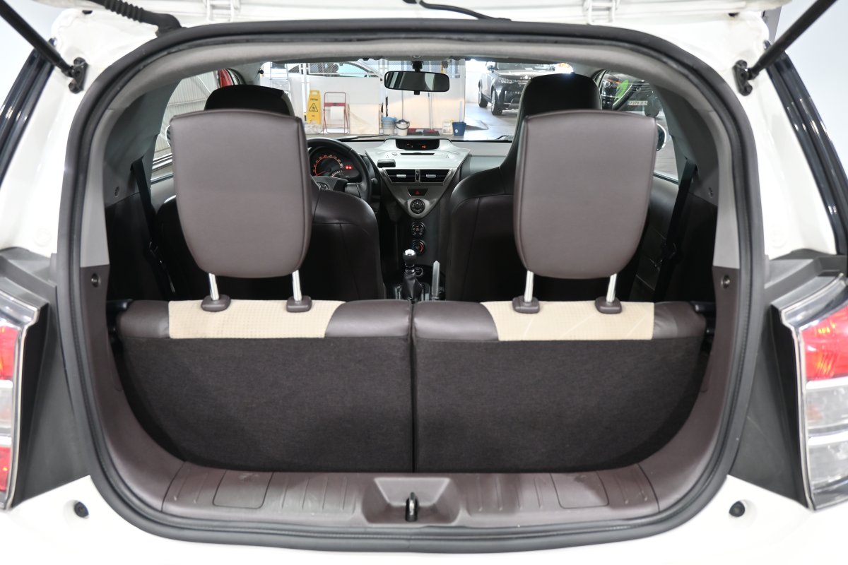 Foto Toyota iQ 8