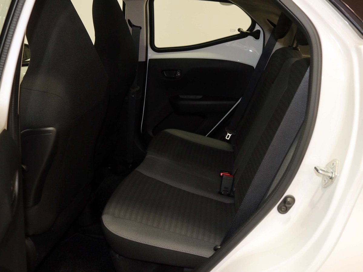 Foto Toyota Aygo 14