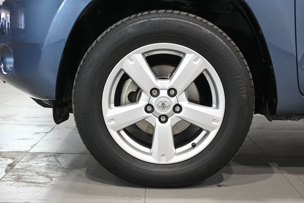Foto Toyota RAV-4 29