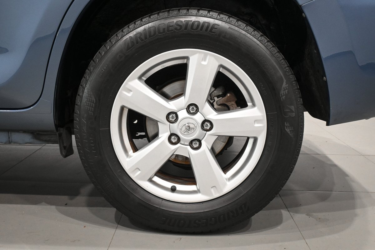 Foto Toyota RAV-4 28
