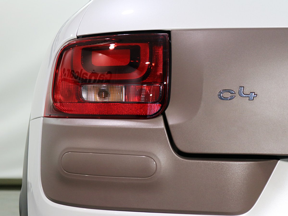 Foto Citroen C4 Cactus 9