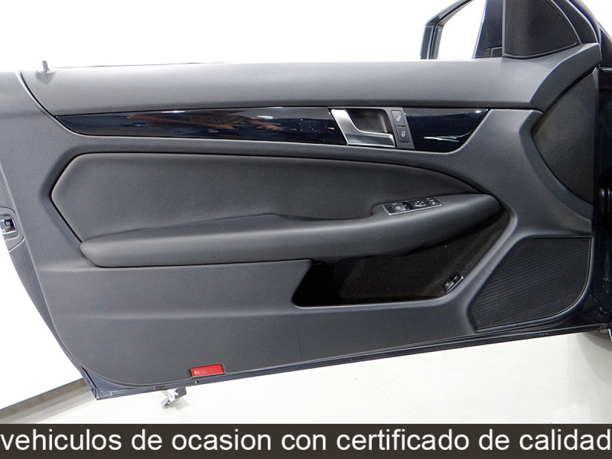 Foto Mercedes-Benz C 220 26