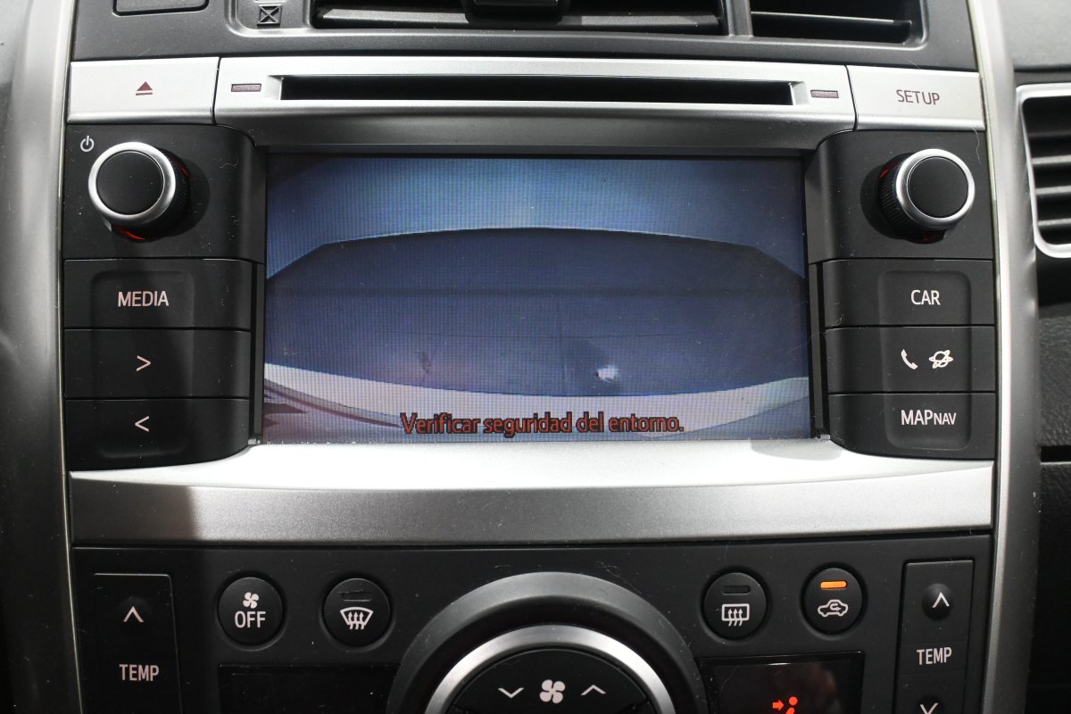 Foto Toyota Verso 15