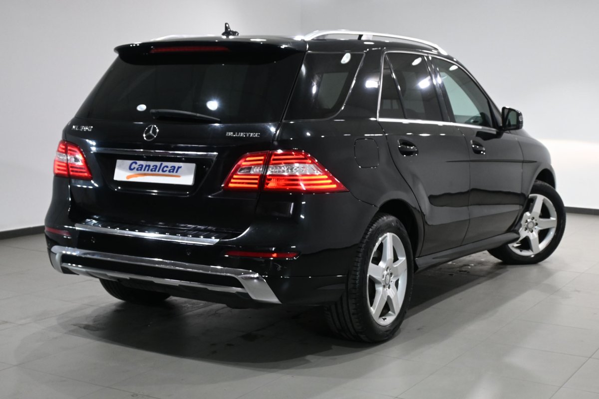 Foto Mercedes-Benz ML 4